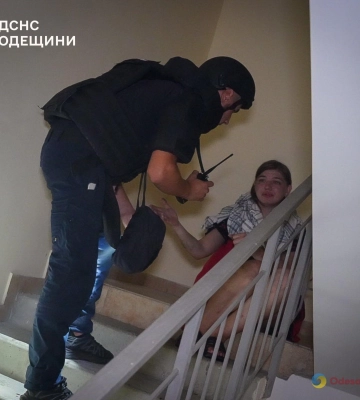 Росіяни вдарили по багатоповерхівці в Одесі: є загиблі та постраждалі