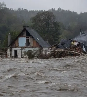 У Пакистані раптова повінь змила 17 туристів,  є загиблі – Reuters