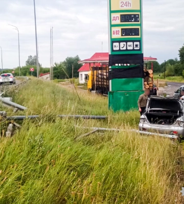 На Дубенщині водій «Mitsubishi Lancer» в`їхав у відбійник: він і пасажир - у реанімації