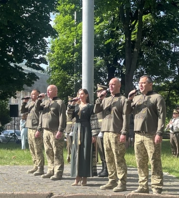 З нагоди Дня Конституції у Львові урочисто підняли прапор