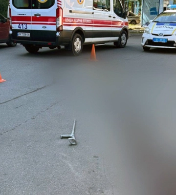 У Харкові під колесами автівки загинула стара жінка