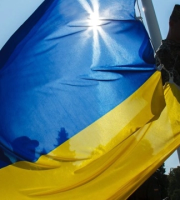 Морпіхи до Дня Конституції встановили український прапор на окупованому лівобережжі Херсонщини