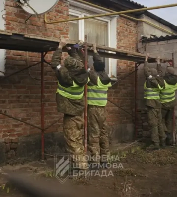 Полонені окупанти відновили оселю матері трьох військових в Ізюмі