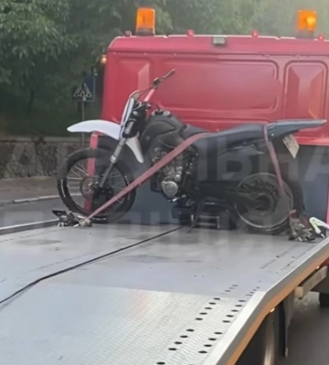У Рівному мотоцикліст намагався втекти від патрульних