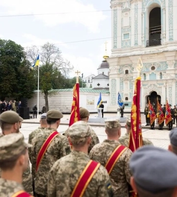 У День Конституції Володимир Зеленський відзначив видатних українців державними нагородами