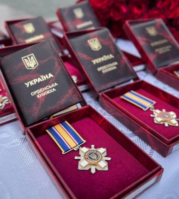У Костополі родини полеглих захисників одержали їхні посмертні ордени