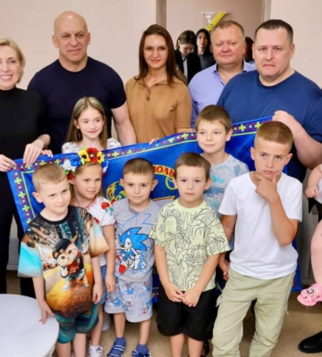 У День Конституції комфортне житло в Дніпрі отримали 36 сімей маріупольців