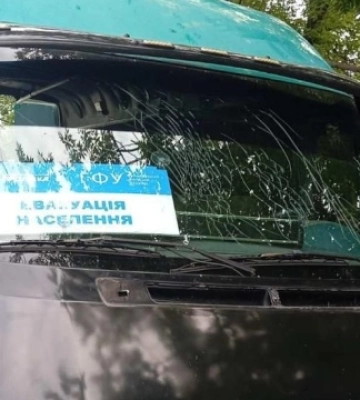 На Дніпропетровщині росіяни скинули з дрона вибухівку на евакуаційний автобус місії «Проліска»
