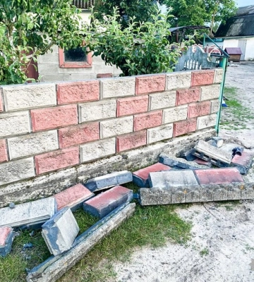 На Рівненщині малолітній хлопчик загинув внаслідок обвалу бетонного паркану