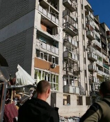 Наслідки комбінованої атаки РФ на Смілу: серед постраждалих - дитина, пошкоджено багатоповерхівки та коледж. ФОТОрепортаж