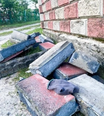 На півночі Рівненщини бетонні блоки впали на 4-річного хлопчика, він загинув (ФОТО)