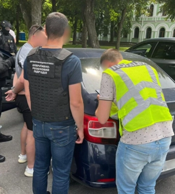 В Житомире задержали дельца, обещавшего военнообязанному «инвалидность» для выезда за границу за 4 тысячи долларов