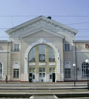У Полтаві внаслідок удару РФ пошкоджені головний та приміський залізничні вокзали