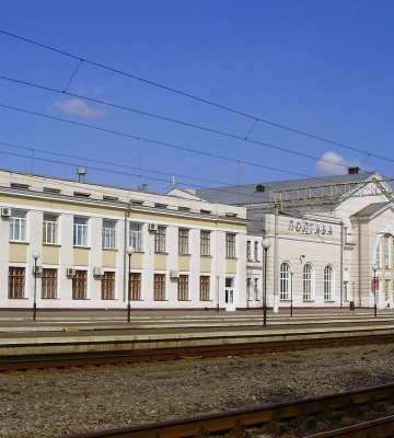 У Полтаві внаслідок удару РФ пошкоджені головний та приміський залізничні вокзали
