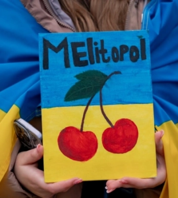 «Жила шість днів просто неба»: шлях вчительки з Мелітополя, яка не хотіла викладати історію окупантів