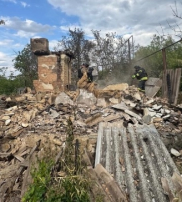 У Закітному на Донеччині з-під завалів зруйнованого будинку дістали тіло загиблого