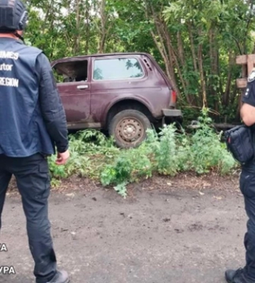 На Харьковище оккупанты сбросили взрывчатку на авто: есть погибших