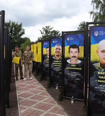 У Тростянці відкрили оновлену Алею Героїв У Тростянці відкрили оновлену Алею Героїв