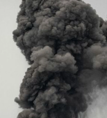 В Драгобыче во Львовской области советуют закрывать окна и не выходить на улицу из-за сильного дыма