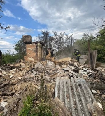 У Закітному на Донеччині з-під завалів зруйнованого будинку дістали тіло загиблого