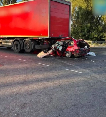 В Киеве произошло жуткое ДТП: тело погибшего водителя пришлось вырезать из салона
