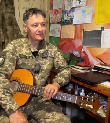 "Військове намагаюсь хлопцям не співати". Бард з Волині Микола Більшевич — про службу на Донеччині та творчість на війні