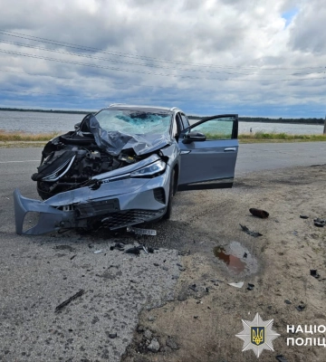 На Київщині кросовер Volkswagen збив та відправив до лікарні мотоцикліста