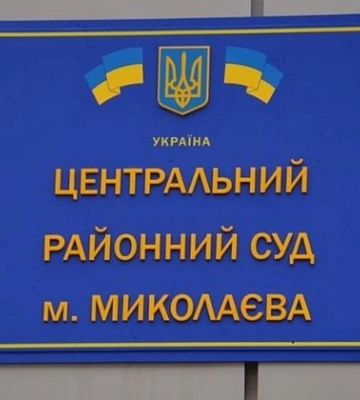У Миколаєві в барі п’яний чоловік підійшов до дівчини та тримав біля її обличчя гранату