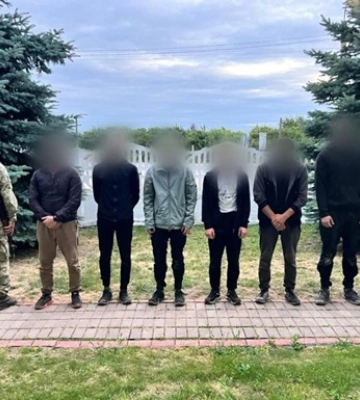 Шли в Венгрию: пограничники задержали группу нарушителей