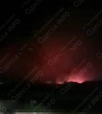 В Одесі після російського удару спалахнула масштабна пожежа