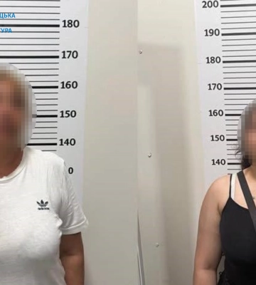 Обкрадали пенсіонерів під виглядом працівників газової служби – на Хмельниччині судитимуть матір та доньку