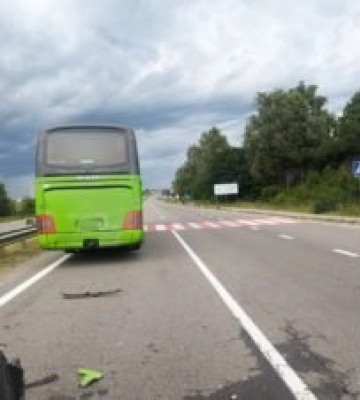 На трасі Київ-Чоп автобус міжнародного сполучення потрапив у ДТП
