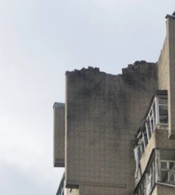 Вражеский БпЛА попал в многоэтажку в Сумах