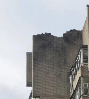 Росіяни атакували Суми безпілотниками «Ланцет»: пошкоджено багатоповерхівку і підприємство Росіяни атакували Суми безпілотниками «Ланцет»: пошкоджено багатоповерхівку і підприємство