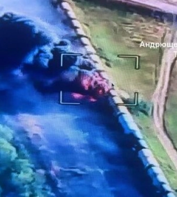 11 цистерн із російським пальним палають під окупованим Токмаком, - Андрющенко. ФОТО 11 цистерн із російським пальним палають під окупованим Токмаком, - Андрющенко. ФОТО