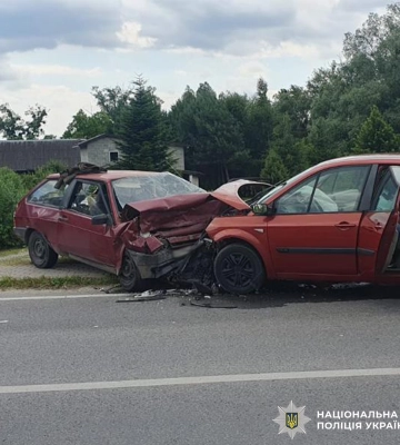 У Ставчанах водії-однолітки зі Львова не розминулися на дорозі