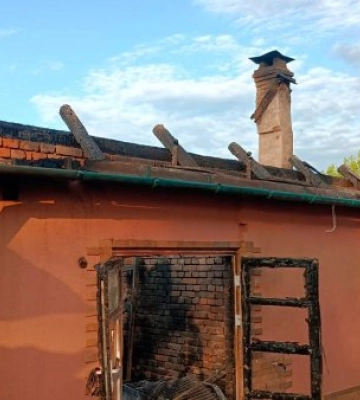 Вогонь, що загрожував усьому господарству: на Хустщині пожежу вдалося зупинити вчасно Вогонь, що загрожував усьому господарству: на Хустщині пожежу вдалося зупинити вчасно