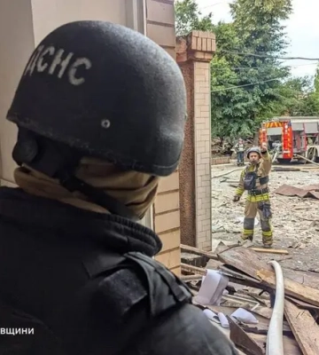 РФ влучила &quot;Шахедом&quot; біля будівлі ТЦК у Кривому Розі — Сухопутні війська