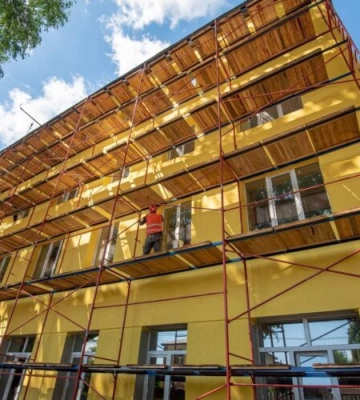 У Кам’янському триває капремонт будівлі для переселенців