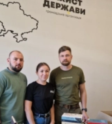 У Рівному передали книги військовим на передову