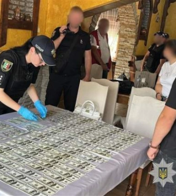 Лікарка на Закарпатті продавала фіктивні довідки про інвалідність для виїзду за кордон