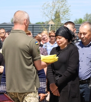 Біль і сльози: на Волині попрощалися з молодим снайпером Вітарієм Шереметою, який загинув на Харківщині