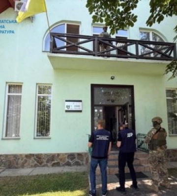 На Закарпатті викрито схему незаконного збуту дуба: керівнику надлісництва повідомлено про підозру