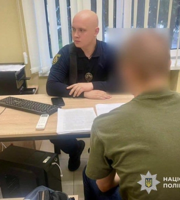 У Дніпрі поліцейські знайшли та затримали зловмисника, який побив людину на вулиці