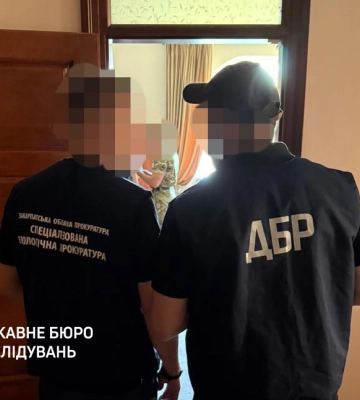 На Закарпатті лісничий продавав цінну деревину під виглядом дров — ДБР