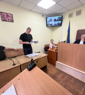 Tesla знесла паркан і протаранила 7 авто в Полтаві: у справі ДТП з потерпілими сьогодні відбулося перше судове засідання