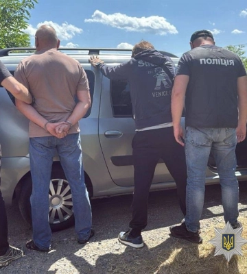 За $12 000 переправляв чоловіків через кордон: на Закарпатті викрили жителя Тернопільщини