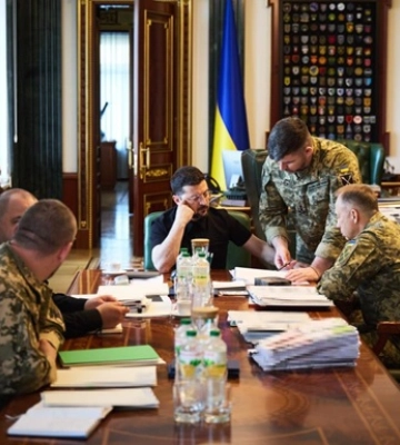 Зеленский рассказал о совещании с военными