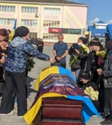 Корецька громада прощаємося із загиблим Русланом Карповичем