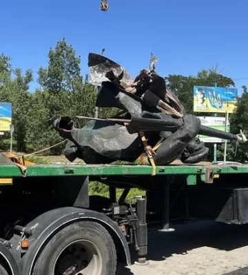 У Полтавській області демонтували монумент більшовицькій Дніпровській флотилії 